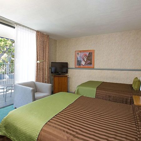 Travelodge Hotel At Lax Лос Анджелис Екстериор снимка