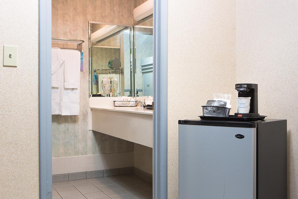 Travelodge Hotel At Lax Лос Анджелис Екстериор снимка