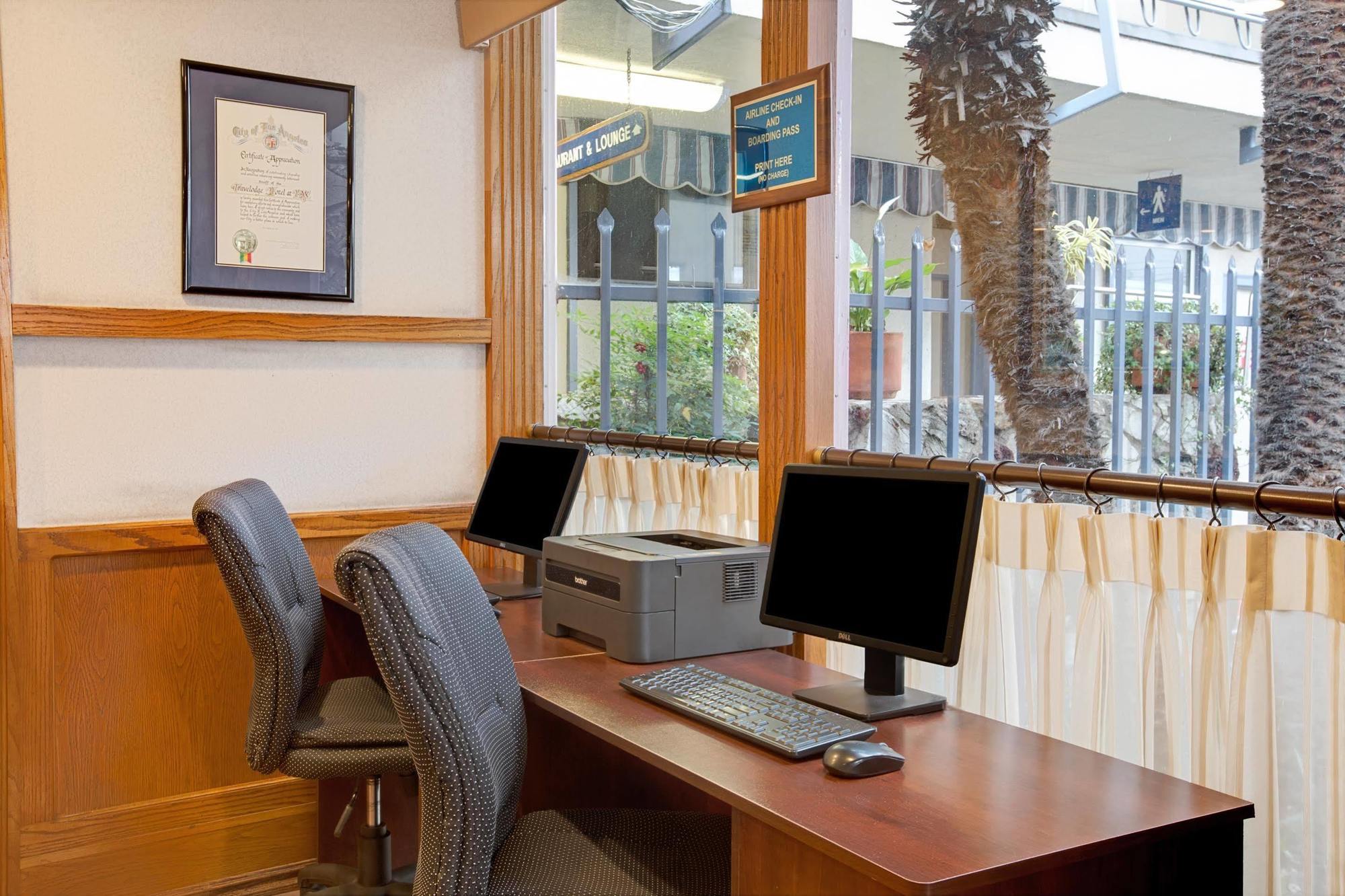 Travelodge Hotel At Lax Лос Анджелис Екстериор снимка