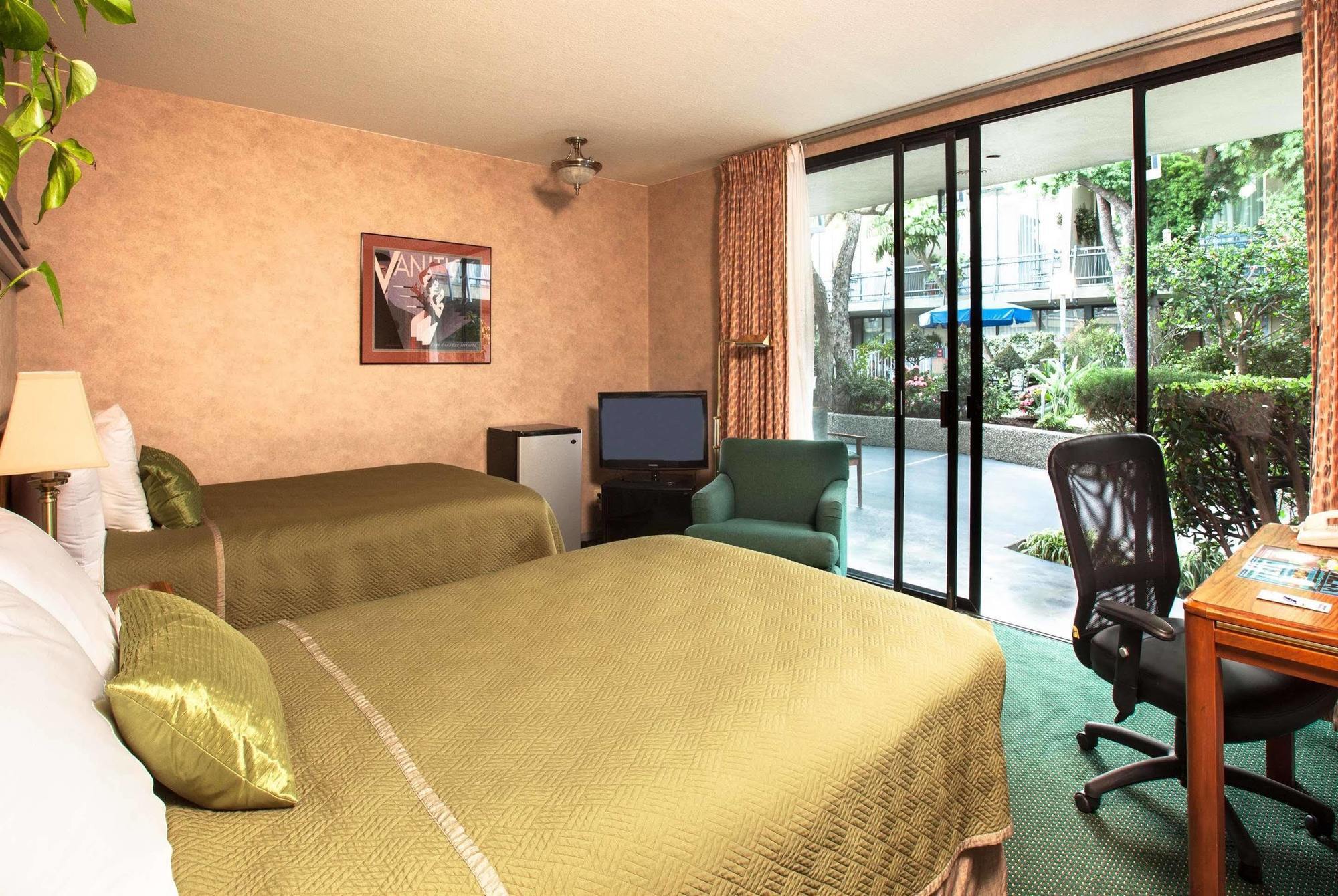 Travelodge Hotel At Lax Лос Анджелис Екстериор снимка
