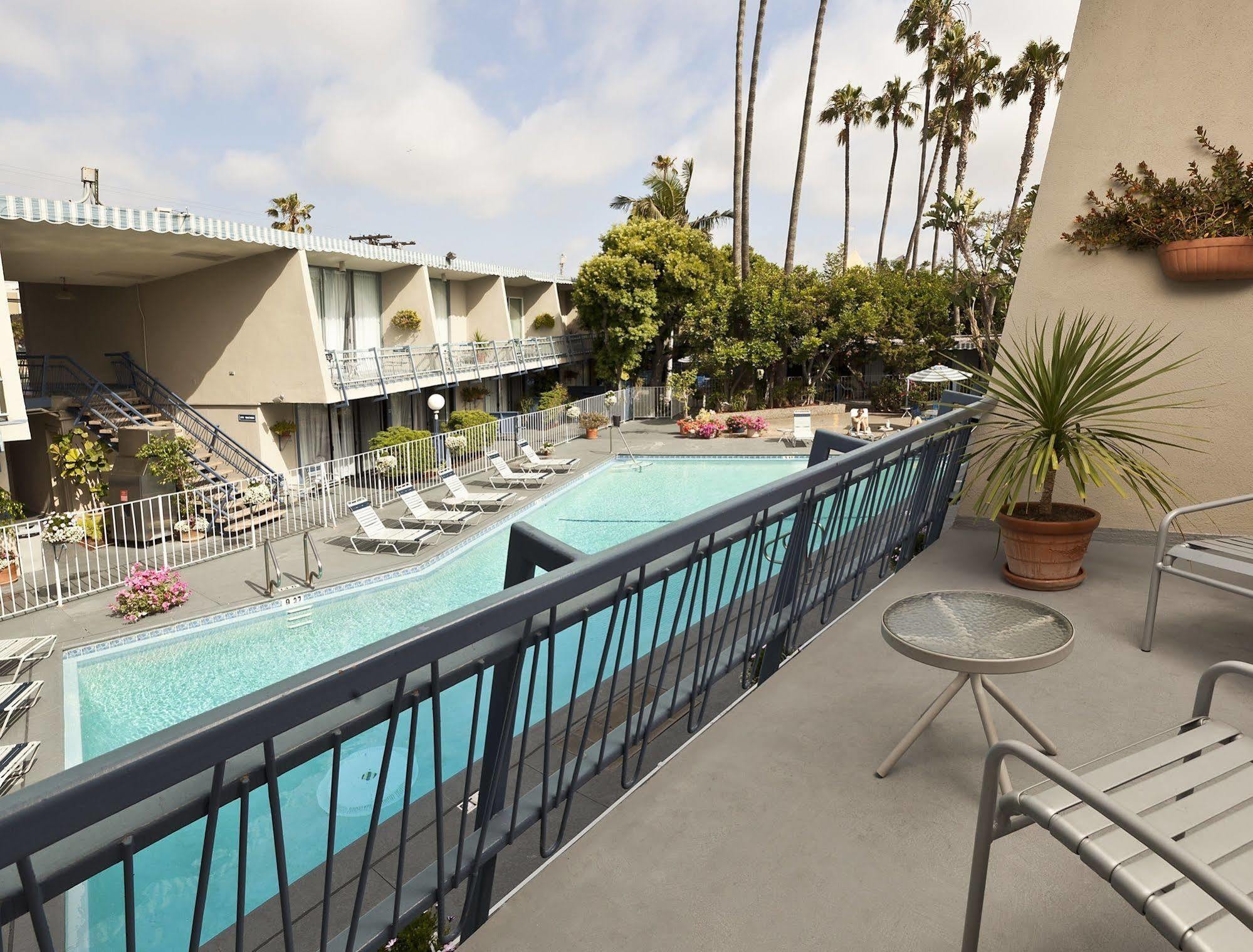 Travelodge Hotel At Lax Лос Анджелис Екстериор снимка
