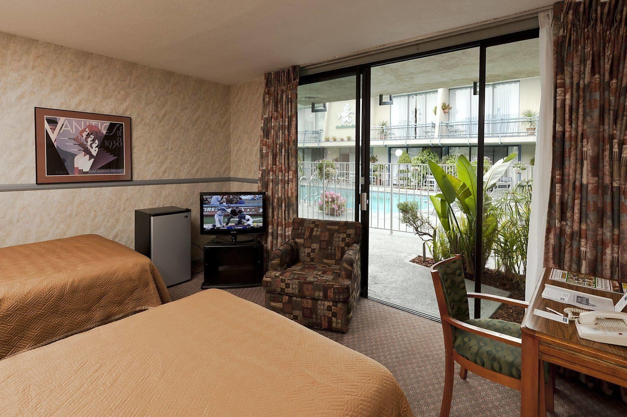 Travelodge Hotel At Lax Лос Анджелис Екстериор снимка