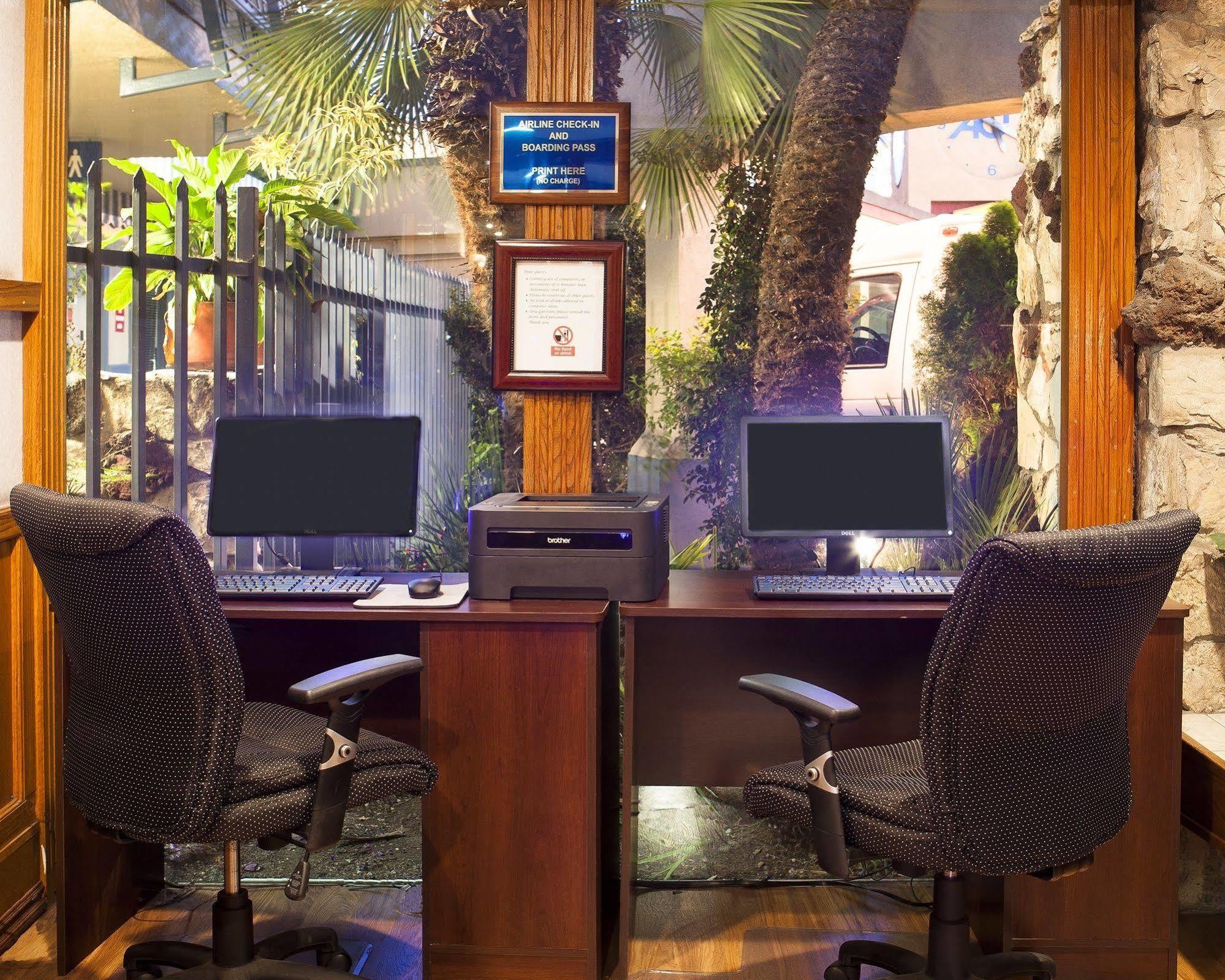 Travelodge Hotel At Lax Лос Анджелис Екстериор снимка