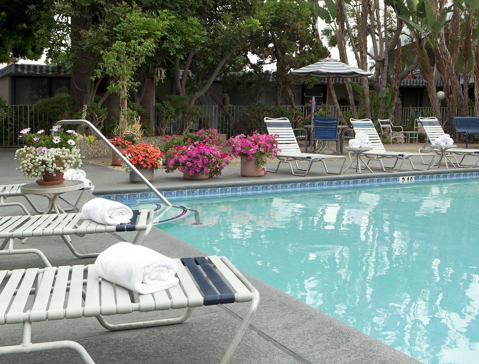 Travelodge Hotel At Lax Лос Анджелис Екстериор снимка