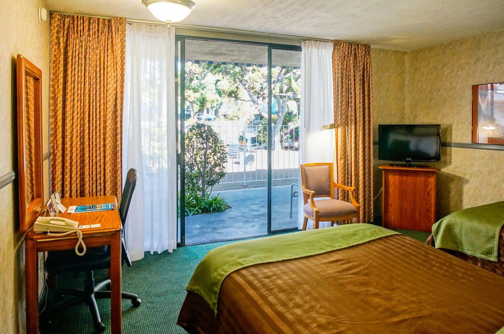 Travelodge Hotel At Lax Лос Анджелис Екстериор снимка